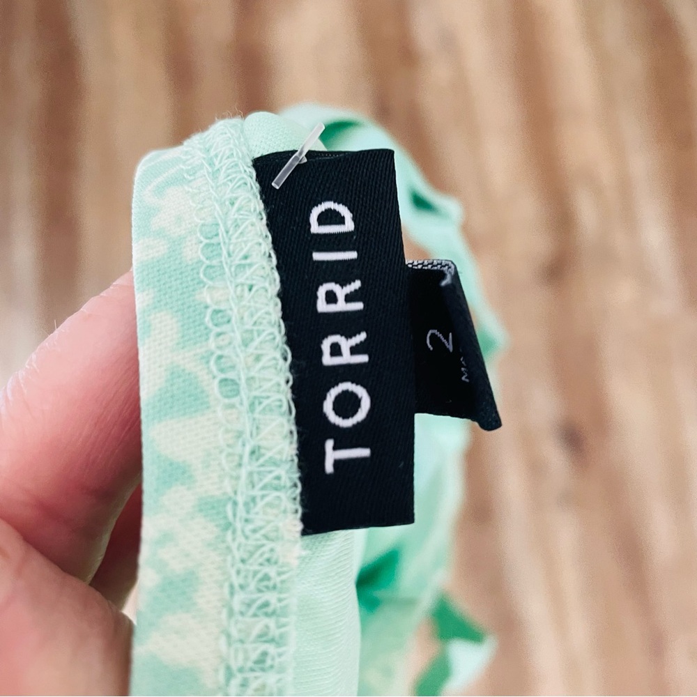 Torrid Mint Floral Stretch Mesh Cropped Shirred Cami - Picture 6 of 7